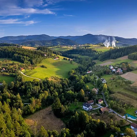 Dom Swierszczem Glosny Nyaraló *