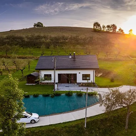 Dom Swierszczem Glosny Holiday home Gabon